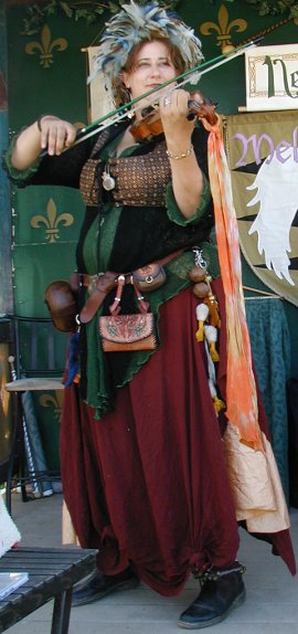 Violinist Neidfyre performs at the Ren Faire