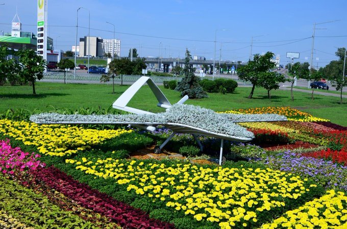 flowers arranged in the shape of a Bayraktar drone